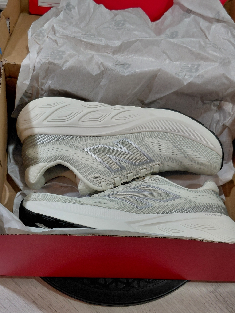 (NEW) New Balance Women Fresh Foam X 880v15 Running Shoes - Light Sage/Gray W8.5 - Picture 14 of 15